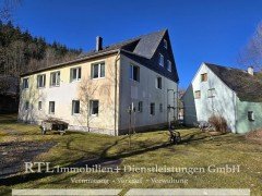 Hauptbild Mehrfamilienhaus mit 8 Einheiten, Gewerbehalle & 2.500m² Teich - vielseitiges Immobilienpaket